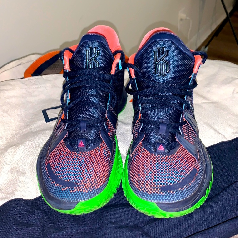 Kyrie Seven SP21
